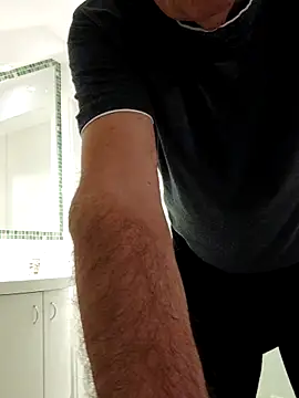 Snapshot of Oldmenhot66 chatting on 09-13-25, 04:12 Oldmenhot66 online show from 09-13-25, 04:12