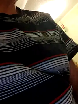 Snapshot of Oldmenhot66 chatting on 09-14-25, 04:55 Oldmenhot66 online show from 09-14-25, 04:55