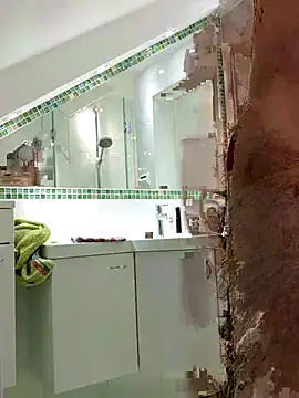 Snapshot of Oldmenhot66 chatting on 10-07-25, 04:31 Oldmenhot66 online show from 10-07-25, 04:31