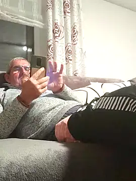 Snapshot of Oldmenhot66 chatting on 10-30-25, 05:13 Oldmenhot66 online show from 10-30-25, 05:13