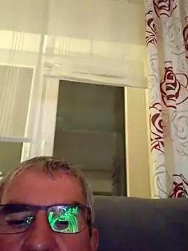 Snapshot of Oldmenhot66 chatting on 11-05-25, 06:19 Oldmenhot66 online show from 11-05-25, 06:19