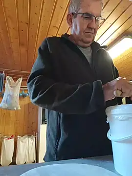 Snapshot of Oldmenhot66 chatting on 11-06-25, 07:53 Oldmenhot66 online show from 11-06-25, 07:53