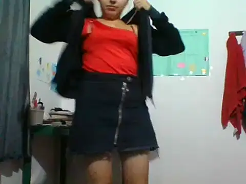 Snapshot of _Romilly_ chatting on 10-18-25, 03:31  Romilly  online show from 10-18-25, 03:31