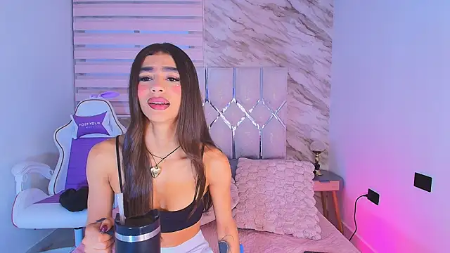 Snapshot of collet_1 chatting on 06-04-26, 12:00 collet 1 online show from 06-04-26, 12:00