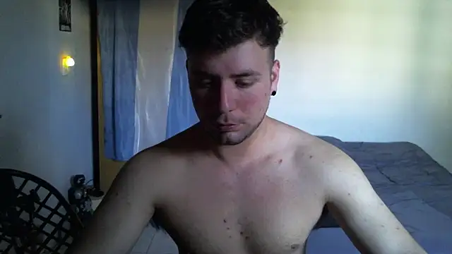 Snapshot of ferrari1996 chatting on 09-10-25, 07:36 ferrari1996 online show from 09-10-25, 07:36