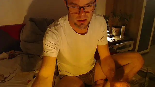 Snapshot of EdelHolz91 chatting on 02-19-26, 04:14 EdelHolz91 online show from 02-19-26, 04:14