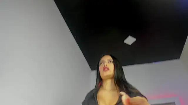 Snapshot of Miss__pretty chatting on 12-16-25, 03:33 Miss pretty online show from 12-16-25, 03:33