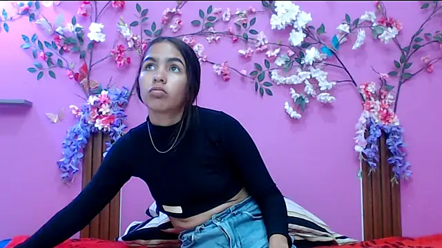 skinnysofia18 online show from 11-17-25, 01:28