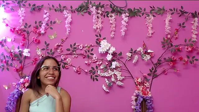 skinnysofia18 online show from 12-03-25, 01:20