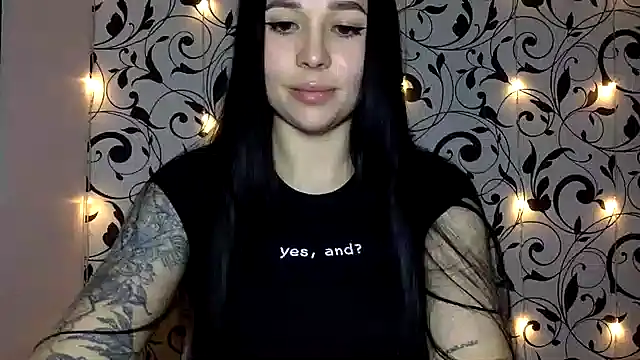 Snapshot of Ivelaa chatting on 11-01-25, 08:55 Ivelaa online show from 11-01-25, 08:55