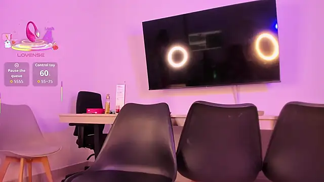 Snapshot of CannelaSmith chatting on 12-17-25, 07:42 CannelaSmith online show from 12-17-25, 07:42