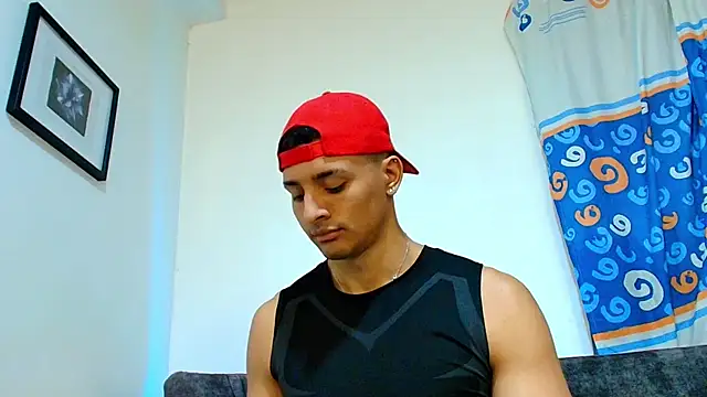 Snapshot of Smith_Fitness chatting on 06-26-26, 01:37 Smith Fitness online show from 06-26-26, 01:37