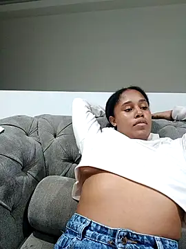 Snapshot of MoniqueMulberry chatting on 11-28-25, 01:08 MoniqueMulberry online show from 11-28-25, 01:08