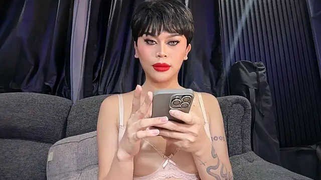 Snapshot of erotictsmonica chatting on 05-01-26, 04:28 erotictsmonica online show from 05-01-26, 04:28