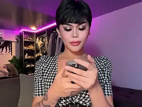 Snapshot of erotictsmonica chatting on 05-05-26, 02:41 erotictsmonica online show from 05-05-26, 02:41