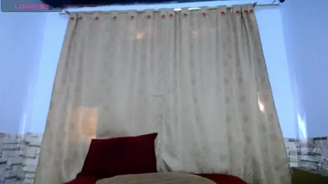 DaraKat18 online show from 10-30-25, 05:24