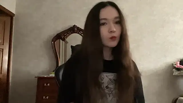 Snapshot of Pikmigirl18 chatting on 09-11-25, 11:43 Pikmigirl18 online show from 09-11-25, 11:43
