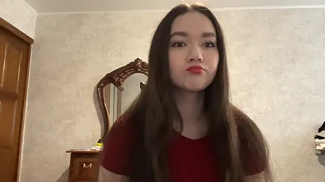 Snapshot of Pikmigirl18 chatting on 09-15-25, 01:11 Pikmigirl18 online show from 09-15-25, 01:11