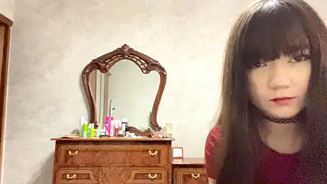 Snapshot of Pikmigirl18 chatting on 10-14-25, 11:00 Pikmigirl18 online show from 10-14-25, 11:00