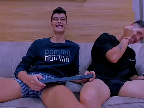 Snapshot of junior_friendss chatting on 12-05-25, 02:20 junior friendss online show from 12-05-25, 02:20