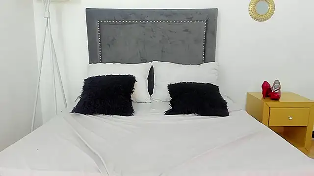 Snapshot of RubyStrong chatting on 01-05-26, 07:06 RubyStrong online show from 01-05-26, 07:06