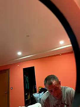 Snapshot of ruberofre chatting on 09-24-25, 10:02 ruberofre online show from 09-24-25, 10:02