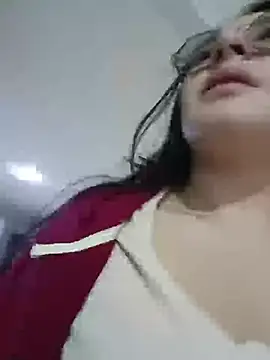 Bella Sumers online show from 04-17-26, 06:44