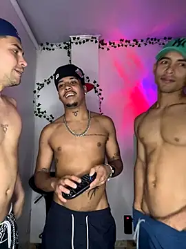 Snapshot of Owen_Benkosky chatting on 10-27-25, 03:32 Owen Benkosky online show from 10-27-25, 03:32