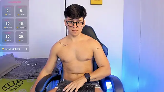 Snapshot of Gingertwink_n chatting on 05-30-26, 12:19 Gingertwink n online show from 05-30-26, 12:19