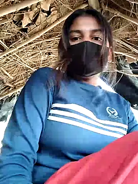 Snapshot of Janvi_Jaitly chatting on 11-12-25, 04:24 Janvi Jaitly online show from 11-12-25, 04:24