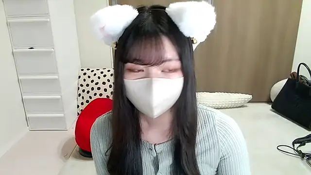 Snapshot of moka-neko chatting on 10-04-25, 11:30 moka-neko online show from 10-04-25, 11:30