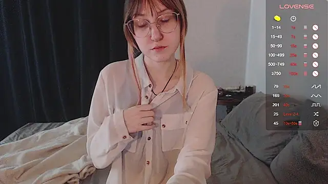 Snapshot of ohmycheryl chatting on 11-17-25, 07:30 ohmycheryl online show from 11-17-25, 07:30