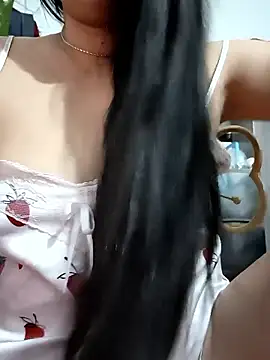 Yui-Linh online show from 10-30-25, 07:32