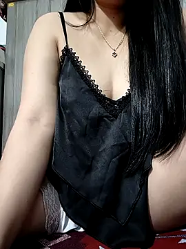 Yui-Linh online show from 11-11-25, 05:07