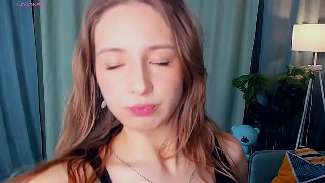 Snapshot of LaritaYoseph chatting on 11-22-25, 04:50 LaritaYoseph online show from 11-22-25, 04:50