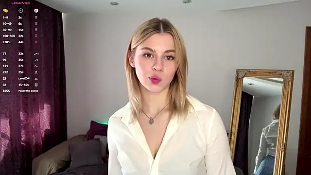 Snapshot of Lil_Elisa chatting on 09-19-25, 11:11 Lil Elisa online show from 09-19-25, 11:11