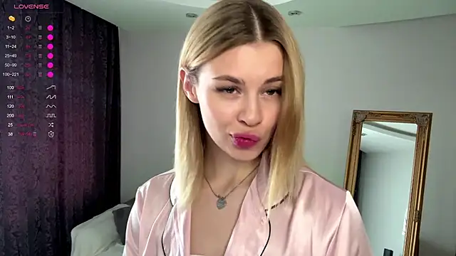 Snapshot of Lil_Elisa chatting on 10-16-25, 10:38 Lil Elisa online show from 10-16-25, 10:38
