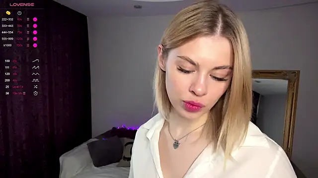 Snapshot of Lil_Elisa chatting on 10-17-25, 07:11 Lil Elisa online show from 10-17-25, 07:11