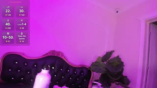 Snapshot of SophiaBloss chatting on 11-16-25, 04:18 SophiaBloss online show from 11-16-25, 04:18