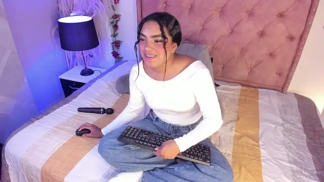 Snapshot of Catalleya_flower chatting on 07-30-26, 07:13 Catalleya flower online show from 07-30-26, 07:13