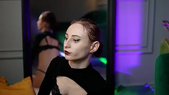 Snapshot of SaraiAngel chatting on 11-29-25, 09:18 SaraiAngel online show from 11-29-25, 09:18