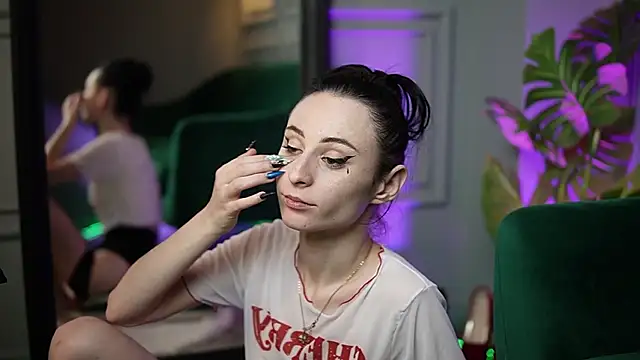 Snapshot of SaraiAngel chatting on 12-13-25, 07:53 SaraiAngel online show from 12-13-25, 07:53