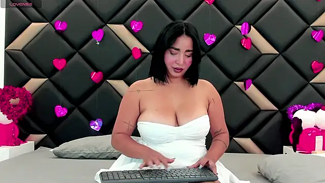 GeraldineSandoval online show from 02-14-26, 07:43