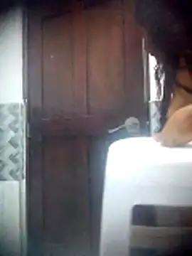 Snapshot of EAAM1@xh chatting on 12-13-25, 11:10 EAAM1xh online show from 12-13-25, 11:10