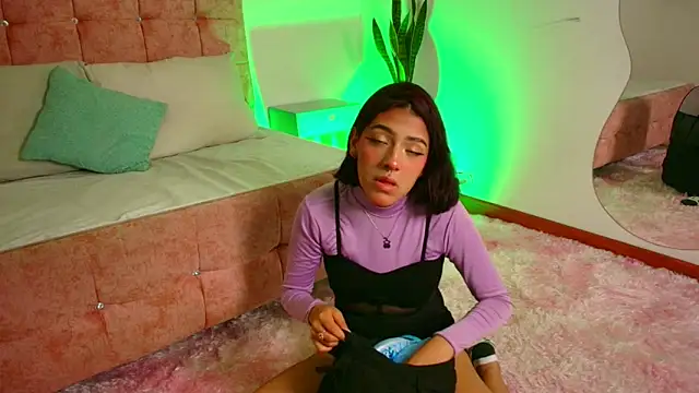 Dulce Bella  online show from 11-14-25, 04:00