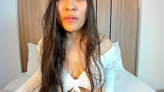 Snapshot of allie_bruce chatting on 09-20-25, 04:35 allie bruce online show from 09-20-25, 04:35