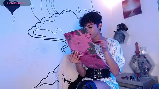 Trinity Knox online show from 11-11-25, 04:40