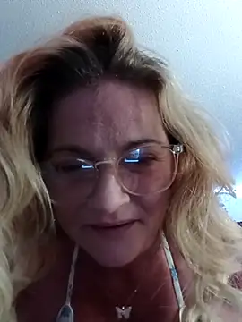 Goldenndoll online show from 11-20-25, 07:46