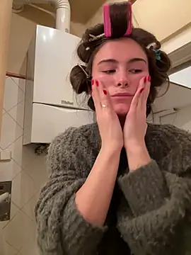 SophiiaStarr online show from 02-15-26, 07:32