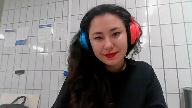 Snapshot of Emparia chatting on 11-01-25, 10:34 Emparia online show from 11-01-25, 10:34